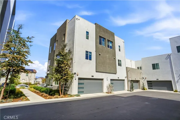 $575,000 | 27465 Chamise Place, Valencia, CA 91381