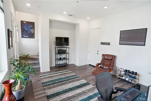 $575,000 | 27465 Chamise Place, Valencia, CA 91381