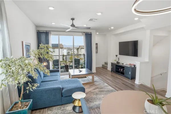 $575,000 | 27465 Chamise Place, Valencia, CA 91381