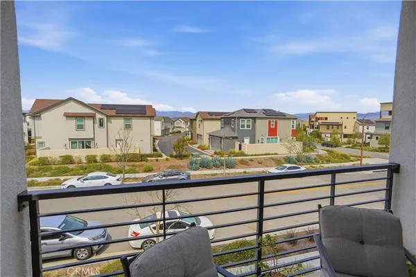 $575,000 | 27465 Chamise Place, Valencia, CA 91381