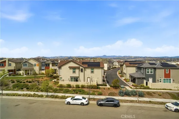 $575,000 | 27465 Chamise Place, Valencia, CA 91381
