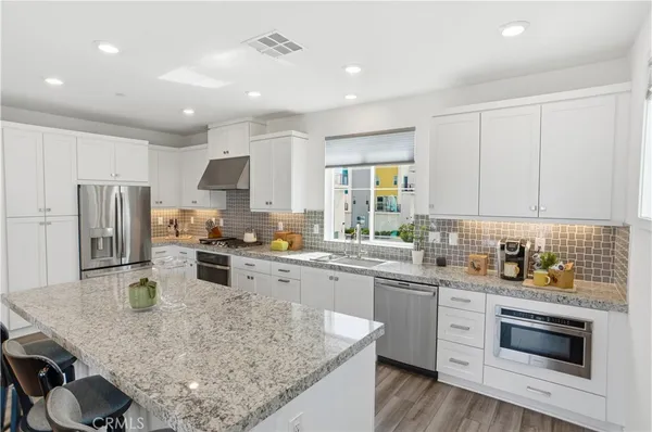 $575,000 | 27465 Chamise Place, Valencia, CA 91381