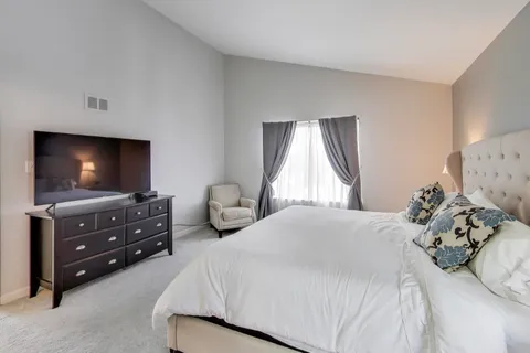 $375,000 | 83 Thornhill Lane, Unit B, Lake Barrington, IL 60010