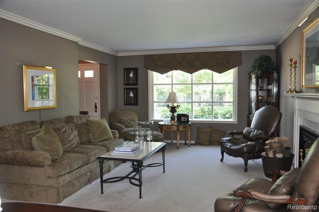 839 Cook Grosse Pointe, MI 48236 - Photo 2 of 24 DSC_1935.JPG