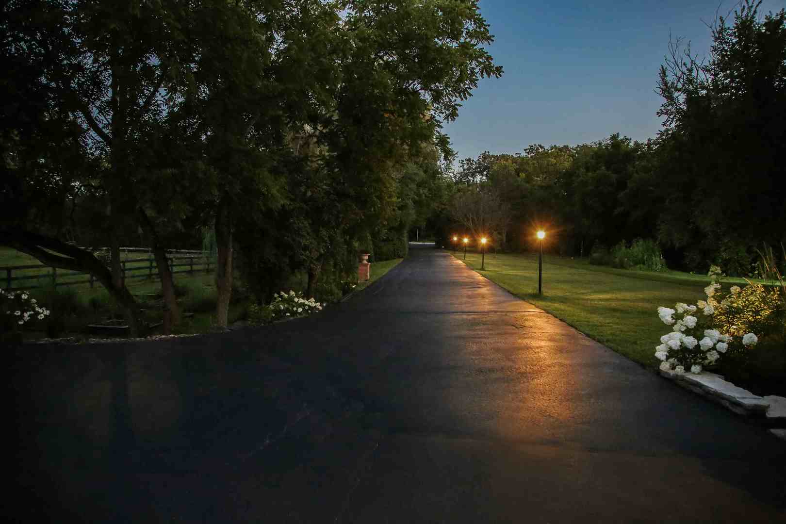 28W130 Roosevelt Road Winfield, IL 60190 - Photo 13 of 54