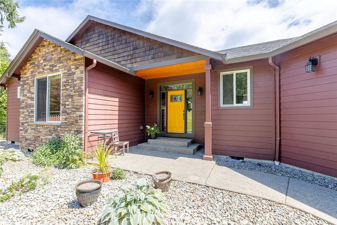 880 Sandy Bend Road Castle Rock, WA 98611 - Photo 3 of 37 Gallery Image 3