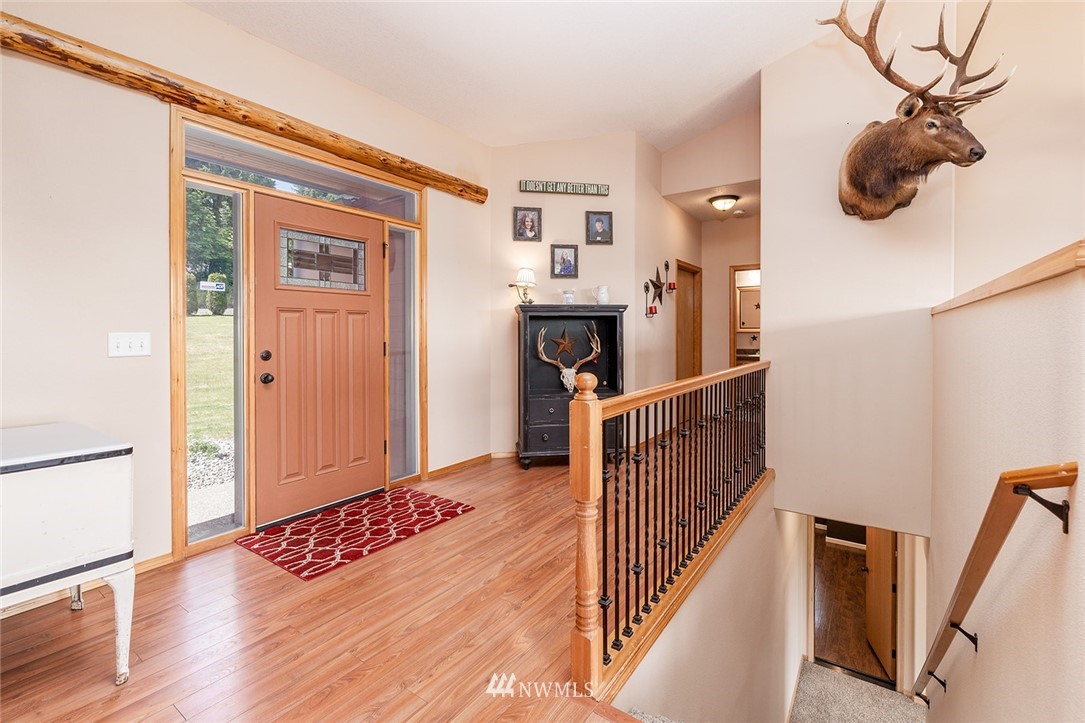 880 Sandy Bend Road Castle Rock, WA 98611 - Photo 4 of 37 Gallery Image 4