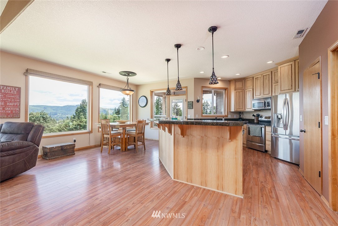 880 Sandy Bend Road Castle Rock, WA 98611 - Photo 6 of 37 Gallery Image 6