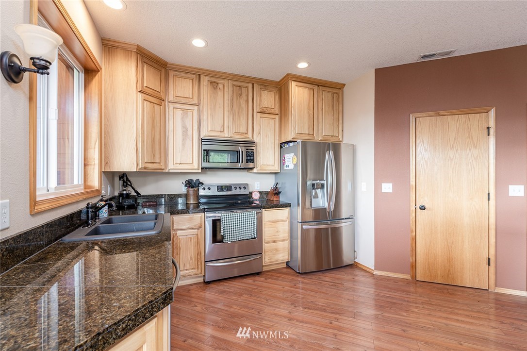 880 Sandy Bend Road Castle Rock, WA 98611 - Photo 7 of 37 Gallery Image 7