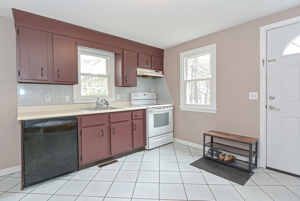 4 Rumford Road Norton, MA 02766 - Photo 11 of 33 Gallery Image 11