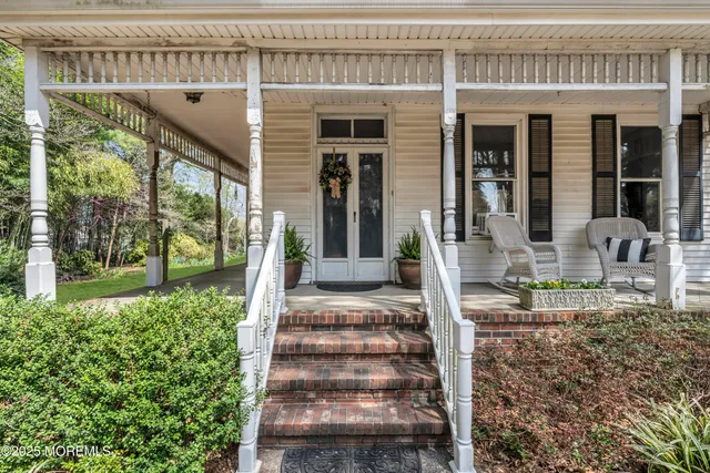 a view of a house with backyard and sitting area