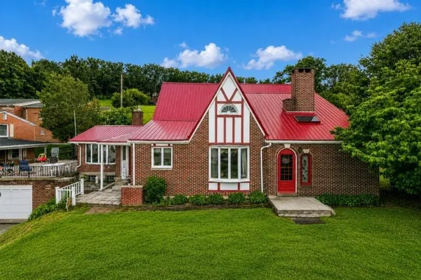 $200,000 | 423 Huntingdon Road, Yukon, PA 15698