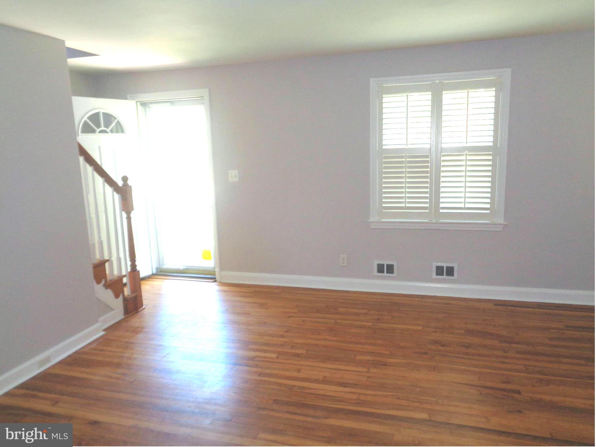 417 Brook Road Baltimore, MD 21286 - Photo 2 of 28 Living Room