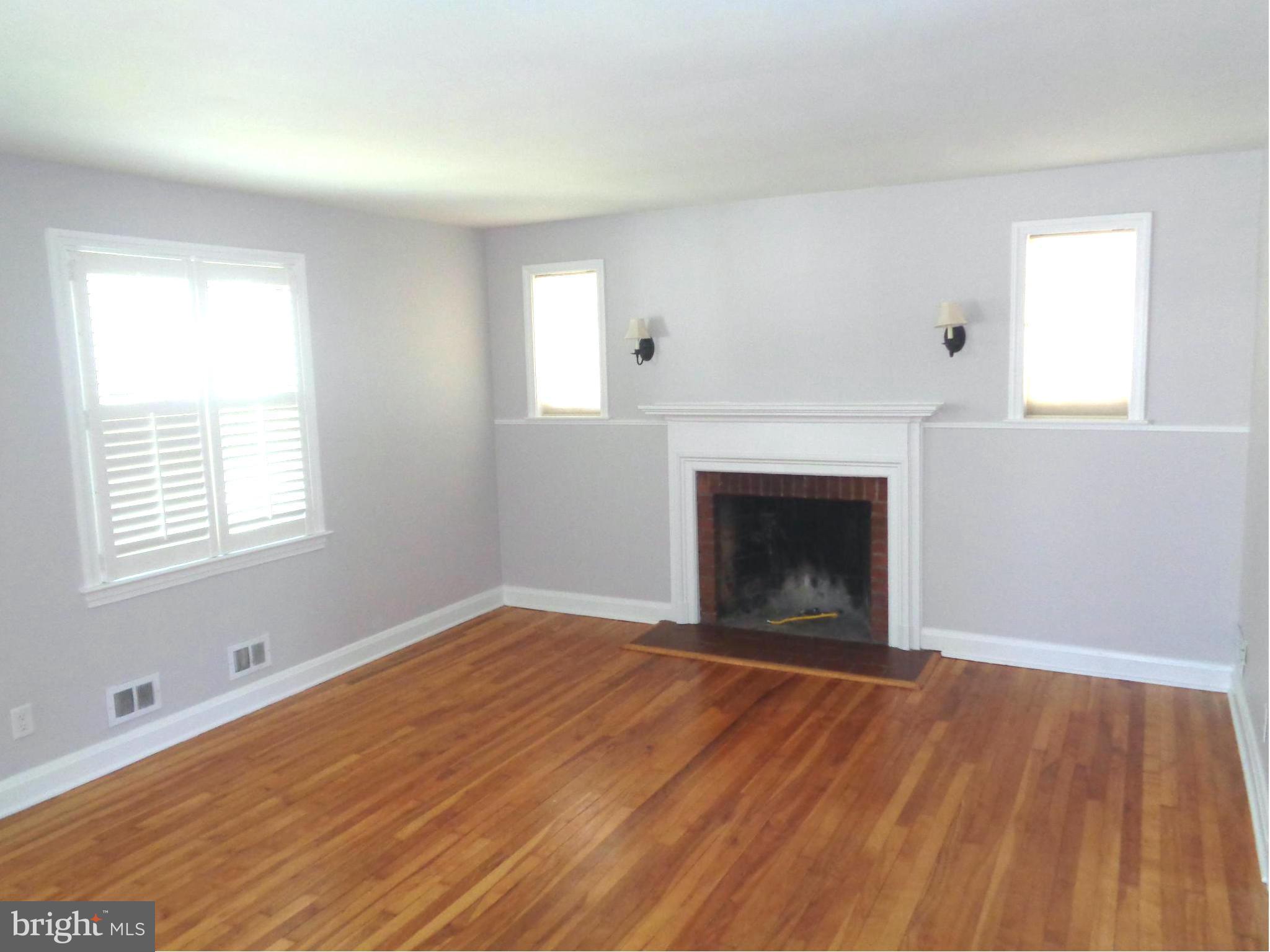 417 Brook Road Baltimore, MD 21286 - Photo 3 of 28 Living Room