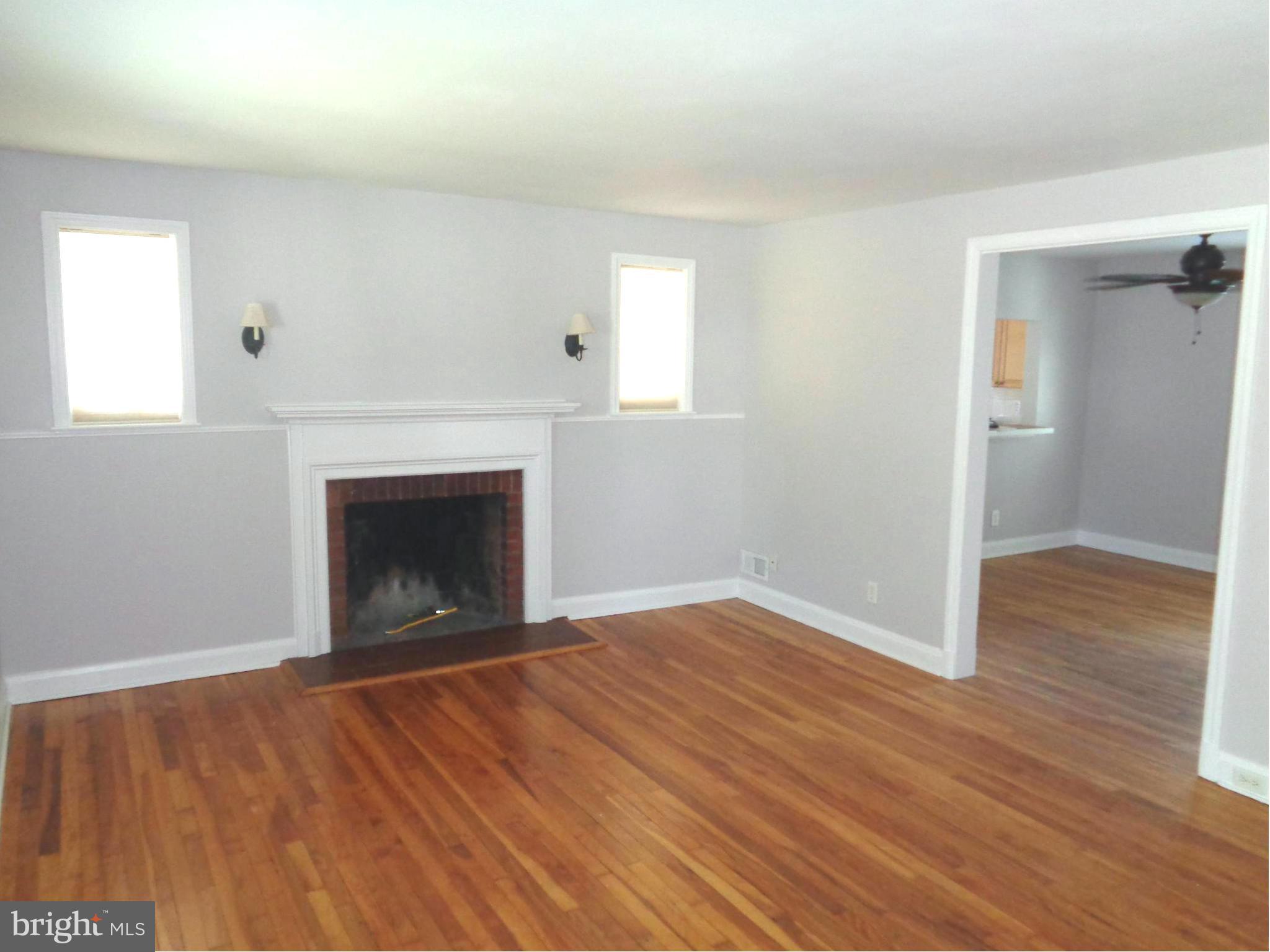 417 Brook Road Baltimore, MD 21286 - Photo 4 of 28 Living Room