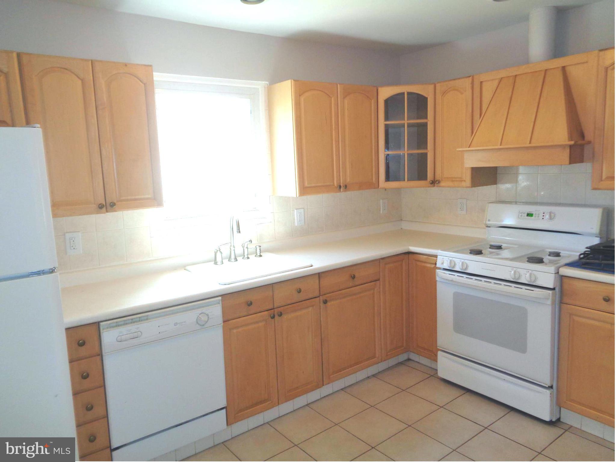 417 Brook Road Baltimore, MD 21286 - Photo 7 of 28 Kitchen