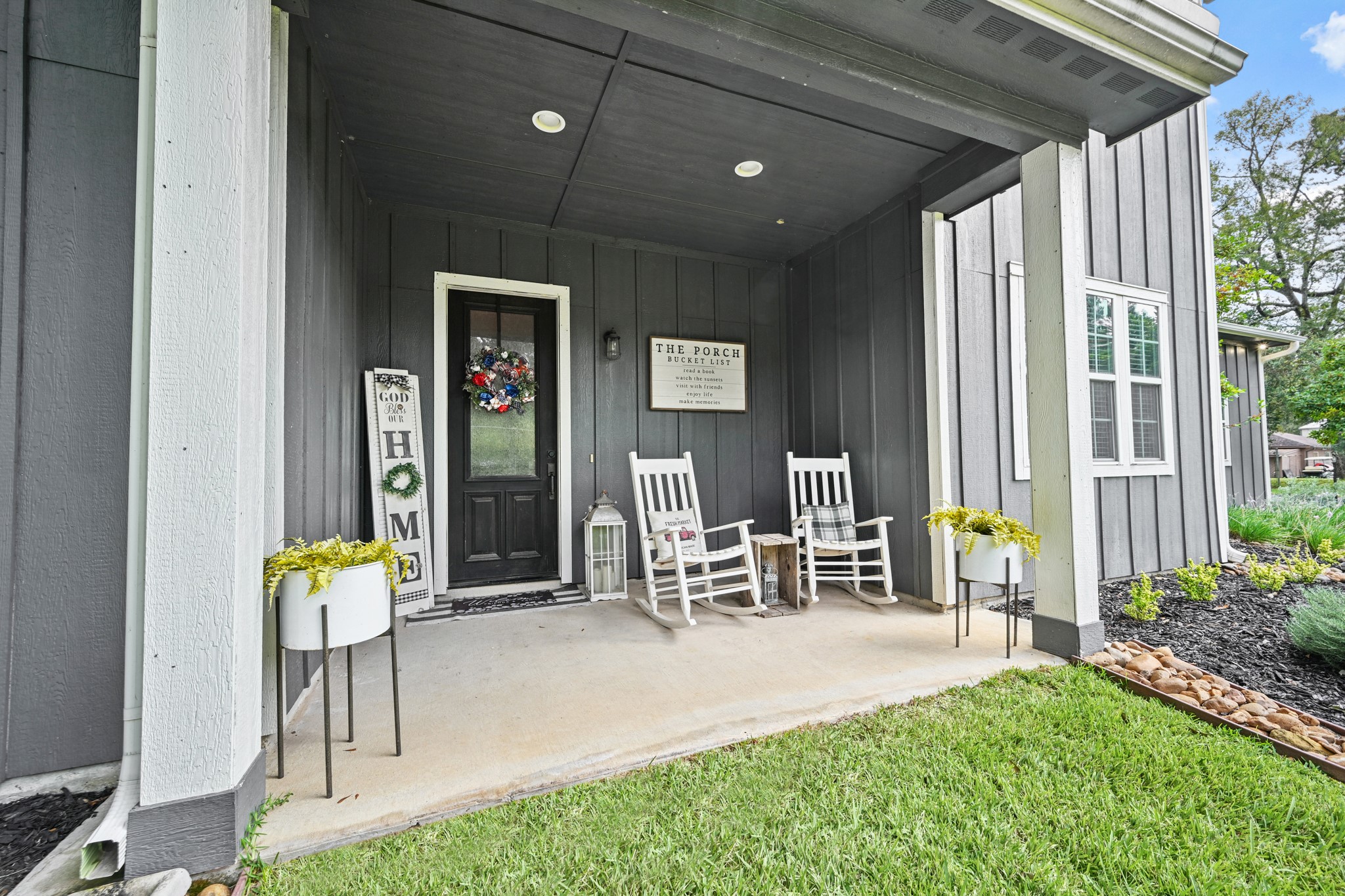 16912 Wagon Wheel Road Stagecoach, TX 77355 - Photo 30 of 39 a lobby with furniture and garden