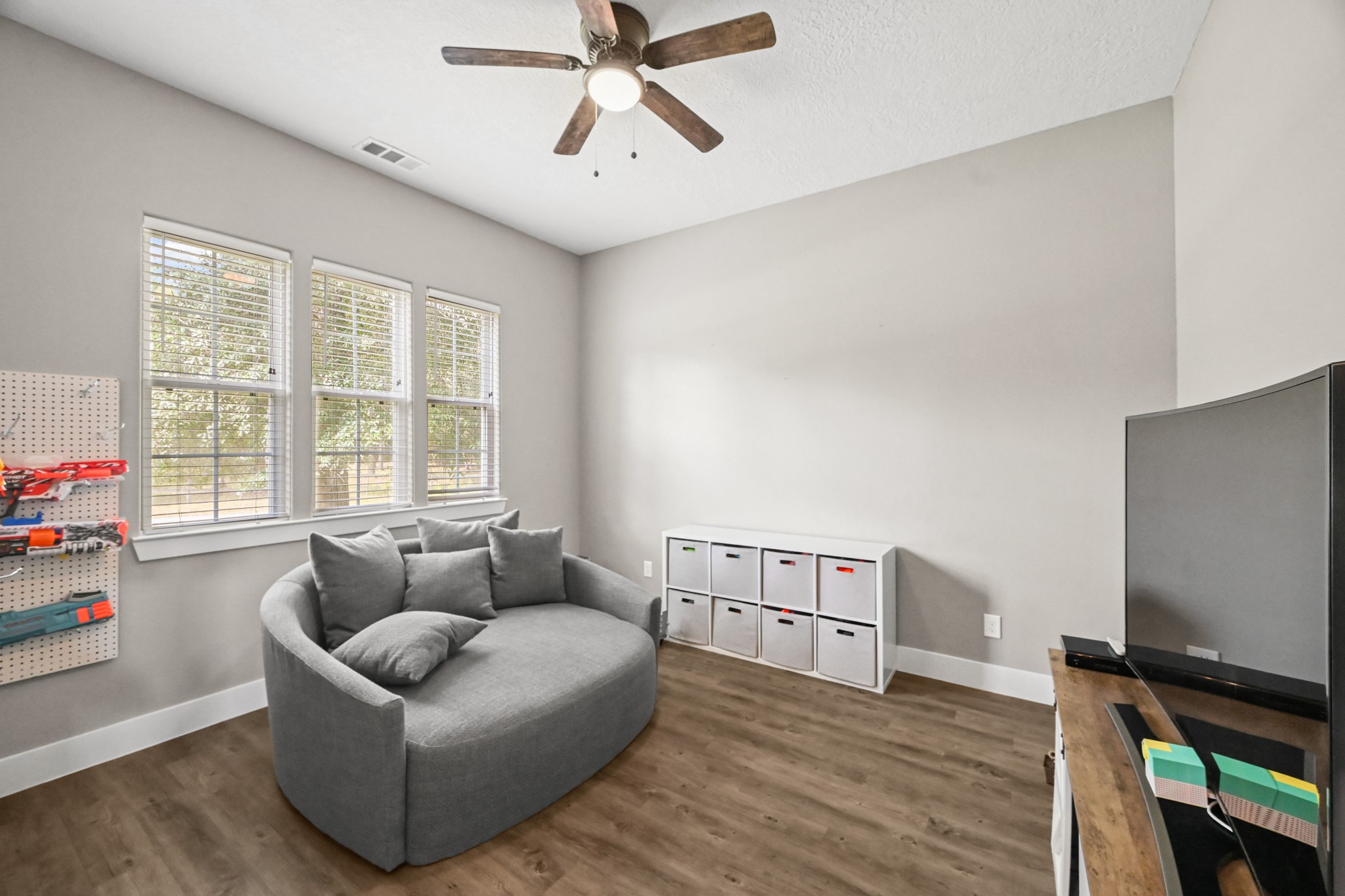 16912 Wagon Wheel Road Stagecoach, TX 77355 - Photo 38 of 39 a living room with furniture and a flat screen tv