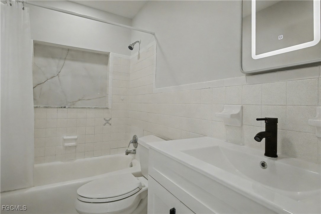 138 Brooks Road North Fort Myers, FL 33917 - Photo 3 of 14