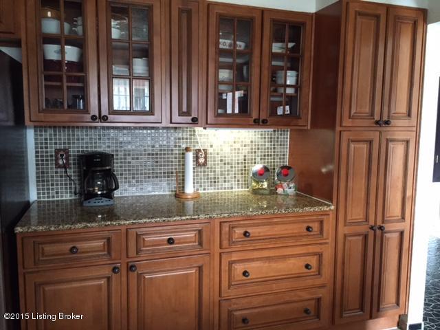 450 West Beechgrove Road Lebanon Junction, KY 40150 - Photo 11 of 33 IMG_2556.JPG