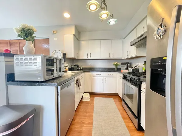 $2,300 | 2565 Dickens Court, Aurora, IL 60503