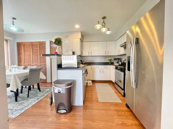 $2,300 | 2565 Dickens Court, Aurora, IL 60503