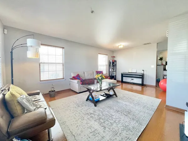 $2,300 | 2565 Dickens Court, Aurora, IL 60503