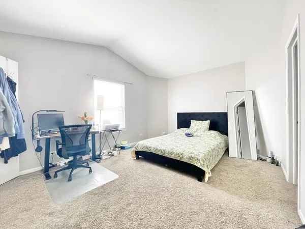 $2,300 | 2565 Dickens Court, Aurora, IL 60503