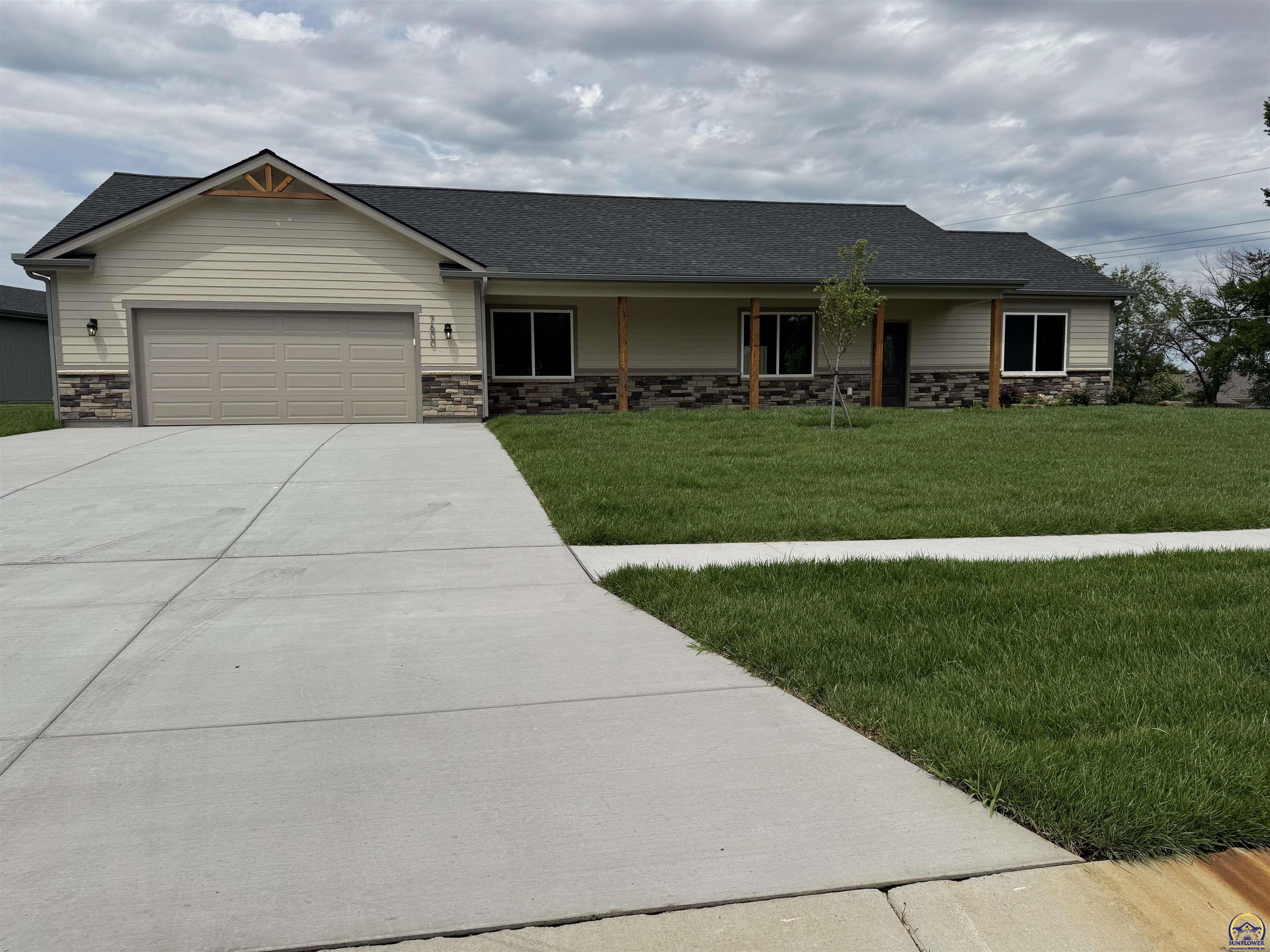 7600 Southwest 24th Terrace Topeka, KS 66614 - Photo 2 of 30