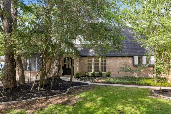 $575,000 | 18 Mayfair Grove Court, The Woodlands, TX 77381