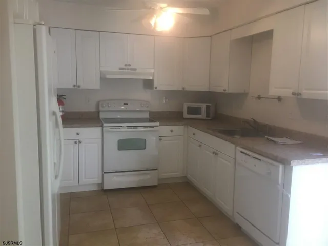 $2,000 | 15 Cambridge Condos, Unit 15, Egg Harbor Township, NJ 08234