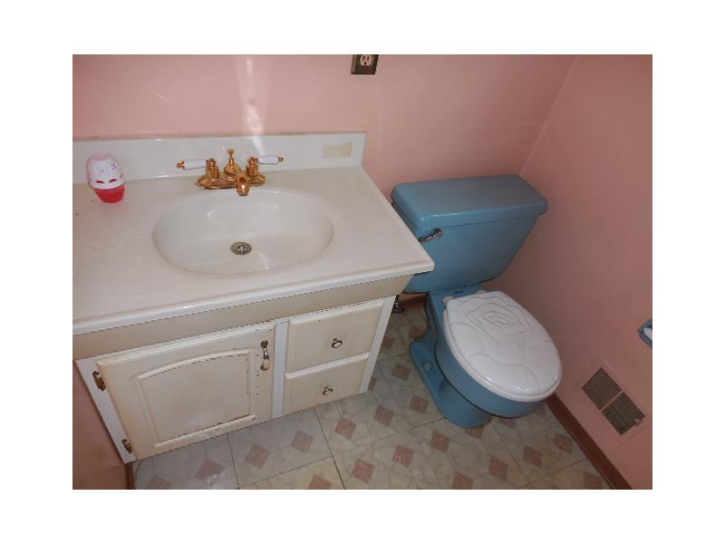 2124 Beulah Road Churchill, PA 15235 - Photo 12 of 16 Full Bath.