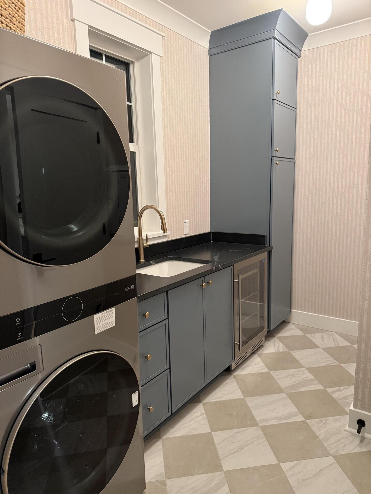 127 Rose Lane Mount Pleasant, SC 29464 - Photo 5 of 7 Laundry