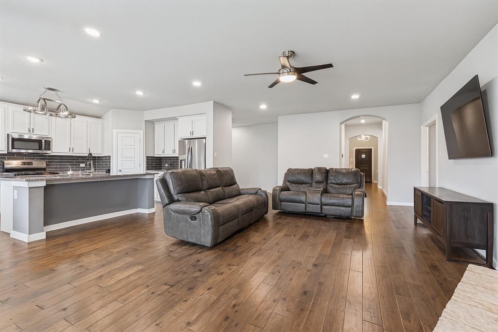 1813 Drover Creek Road Aubrey, TX 76227 - Photo 9 of 36