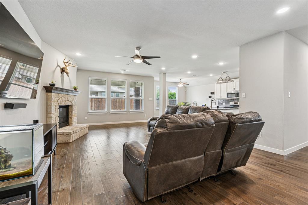 1813 Drover Creek Road Aubrey, TX 76227 - Photo 10 of 36