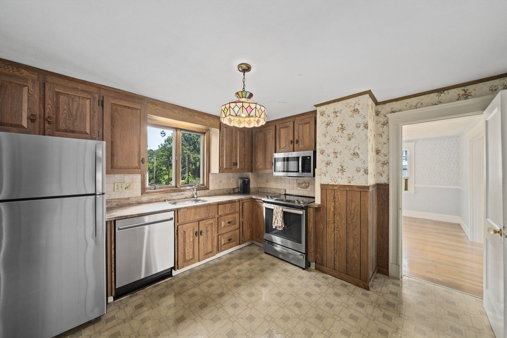18 Devon Road Braintree, MA 02184 - Photo 5 of 41 Gallery Image 5