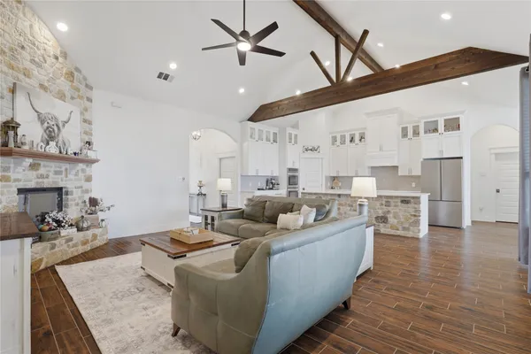 $389,900 | 133 Greg Lane, Jarrell, TX 76537