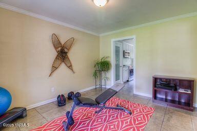 121 Rattlesnake Lane Naches, WA 98937 - Photo 17 of 45 a bedroom with a bed and a potted plant