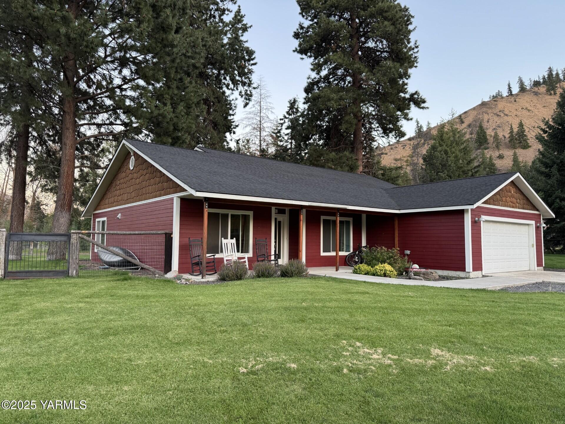 121 Rattlesnake Lane Naches, WA 98937 - Photo 3 of 45 a front view of house with yard and green space