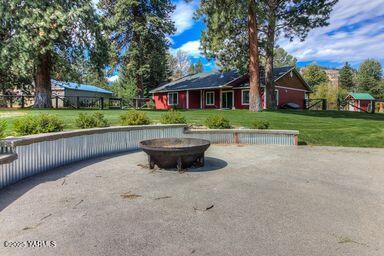 121 Rattlesnake Lane Naches, WA 98937 - Photo 36 of 45 a front view of house with yard and green space
