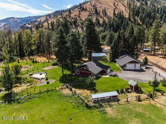 121 Rattlesnake Lane Naches, WA 98937 - Photo 44 of 45 an aerial view of a house with a yard
