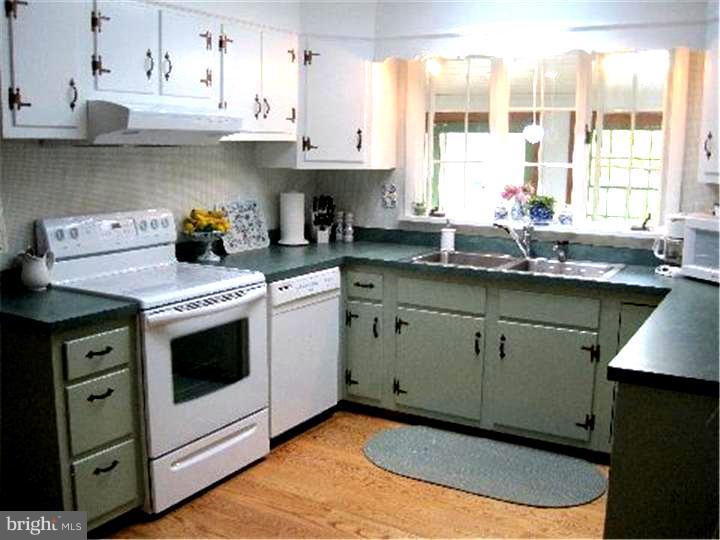 3954 Spring Valley Road Doylestown, PA 18902 - Photo 5 of 25 Kitchen