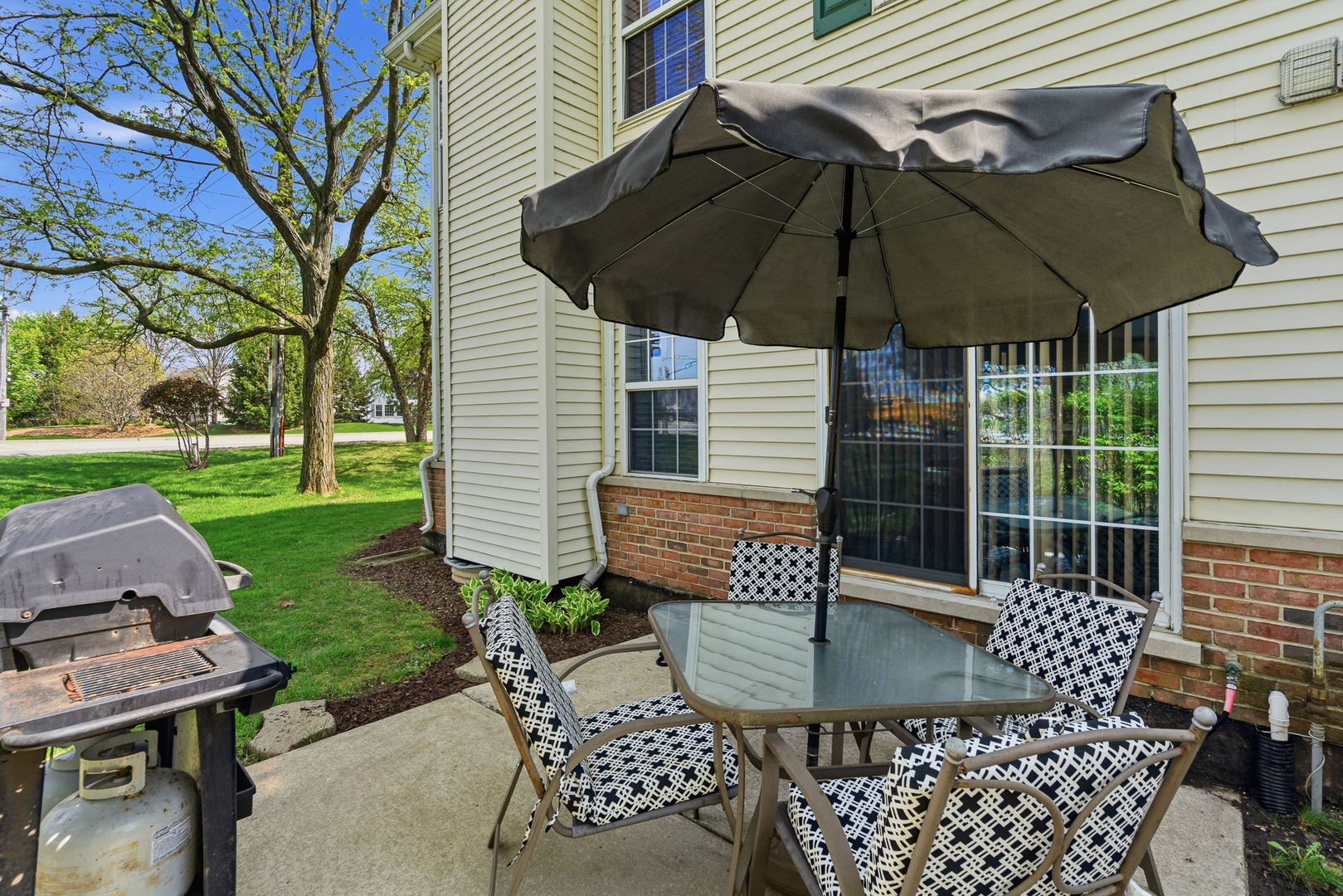 16719 South Sunset Ridge Court Lockport, IL 60441 - Photo 25 of 31 a view of a patio with a table and chairs under an umbrella