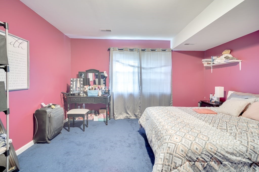 203 Ambrose Street Springfield, MA 01109 - Photo 21 of 30