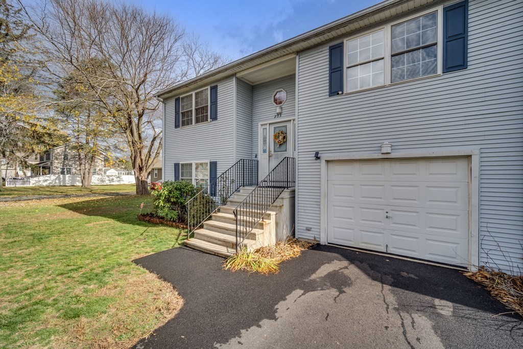 203 Ambrose Street Springfield, MA 01109 - Photo 3 of 30