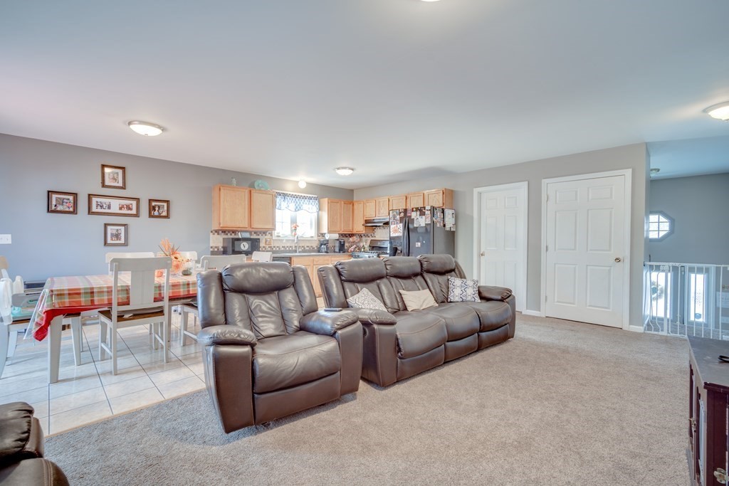 203 Ambrose Street Springfield, MA 01109 - Photo 5 of 30