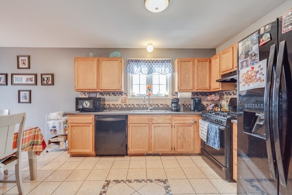 203 Ambrose Street Springfield, MA 01109 - Photo 8 of 30