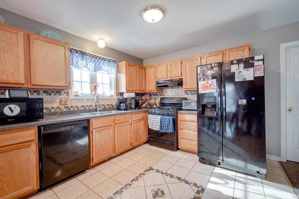 203 Ambrose Street Springfield, MA 01109 - Photo 9 of 30