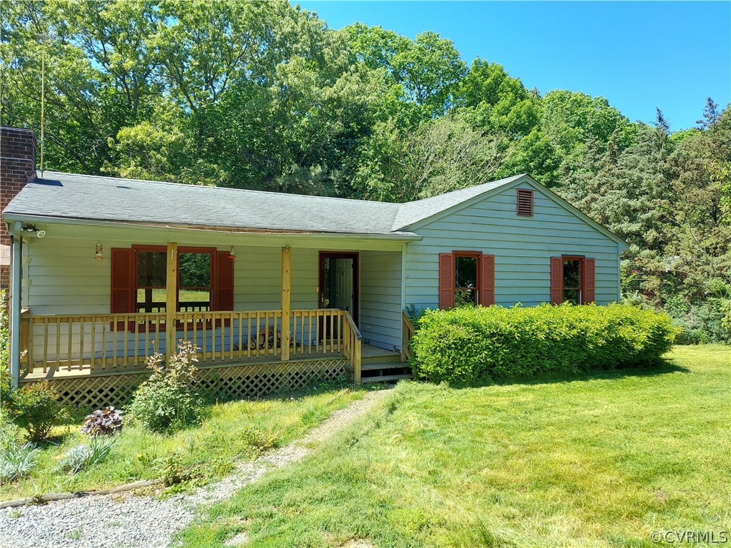 4263 Broad St Road Gum Spring, VA 23065 - Photo 3 of 39 a front view of a house with garden