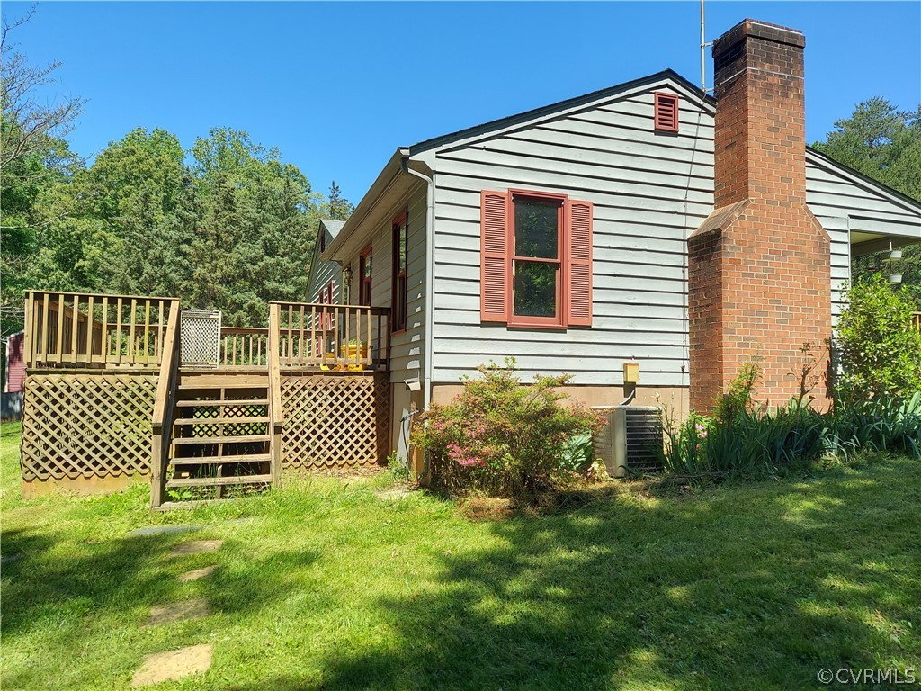 4263 Broad St Road Gum Spring, VA 23065 - Photo 5 of 39 a front view of a house with a garden